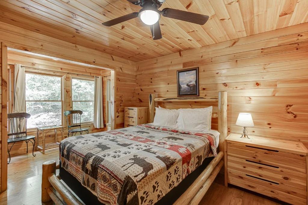 Cabin With Jacuzzi & Hydrotherapy Spanear Helen Cleveland Exterior photo